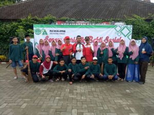 Kerja bhakti bersma IPPNU dan masyrakt sktr menygsong Kirab Pemuda  Nusantara, jumat, 1-12-2017